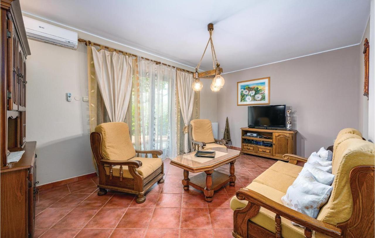 Apartment Stunning In With Kitchen Rovinj