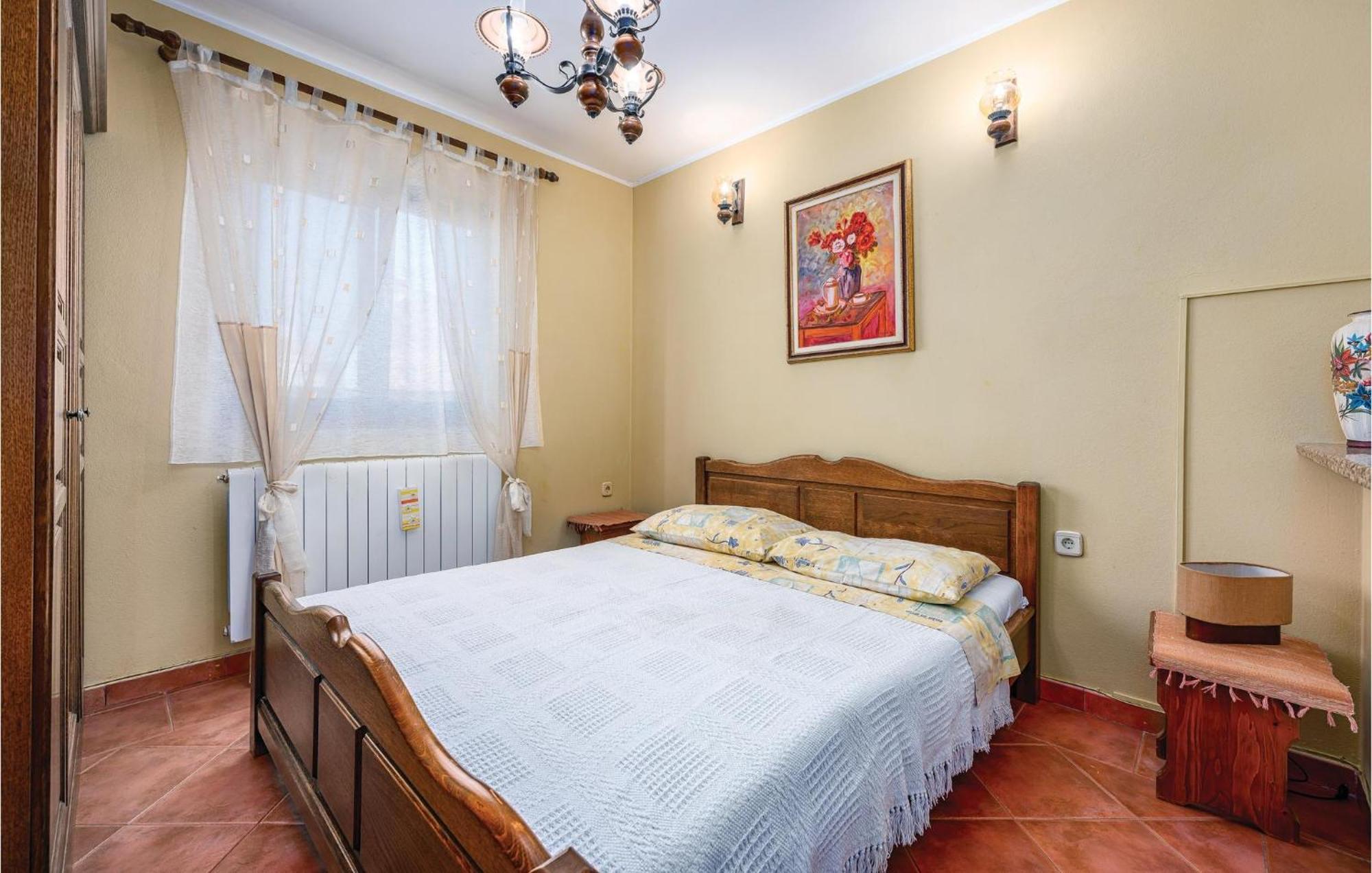 Stunning In With Kitchen Apartment *