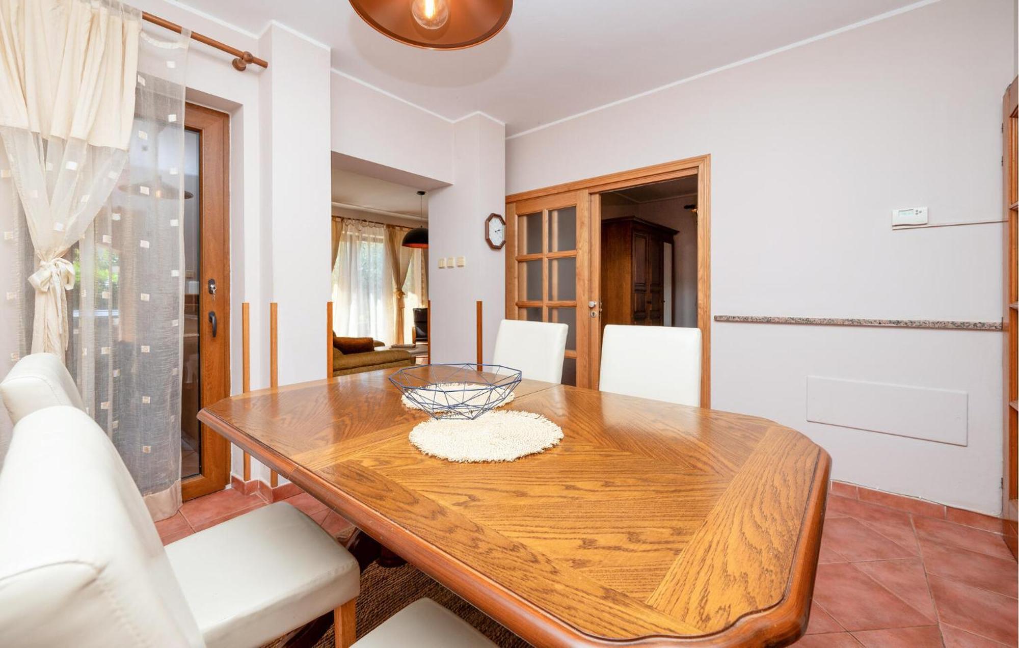 Stunning In With Kitchen Apartment *