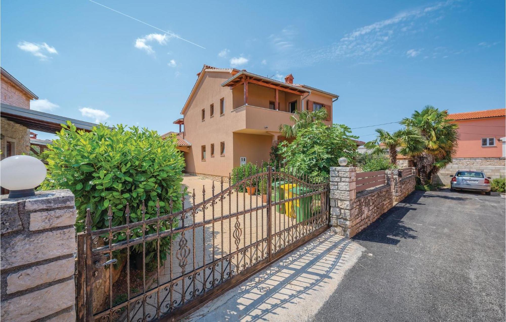 Stunning In With Kitchen Rovinj